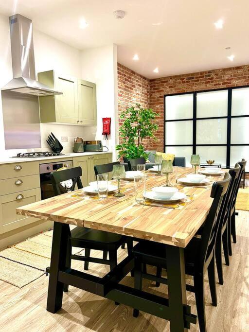 Brand New - Breeze Spacious 1-bedroom With Parking - Sleeps 4 Ppl- Internet * Борнмут