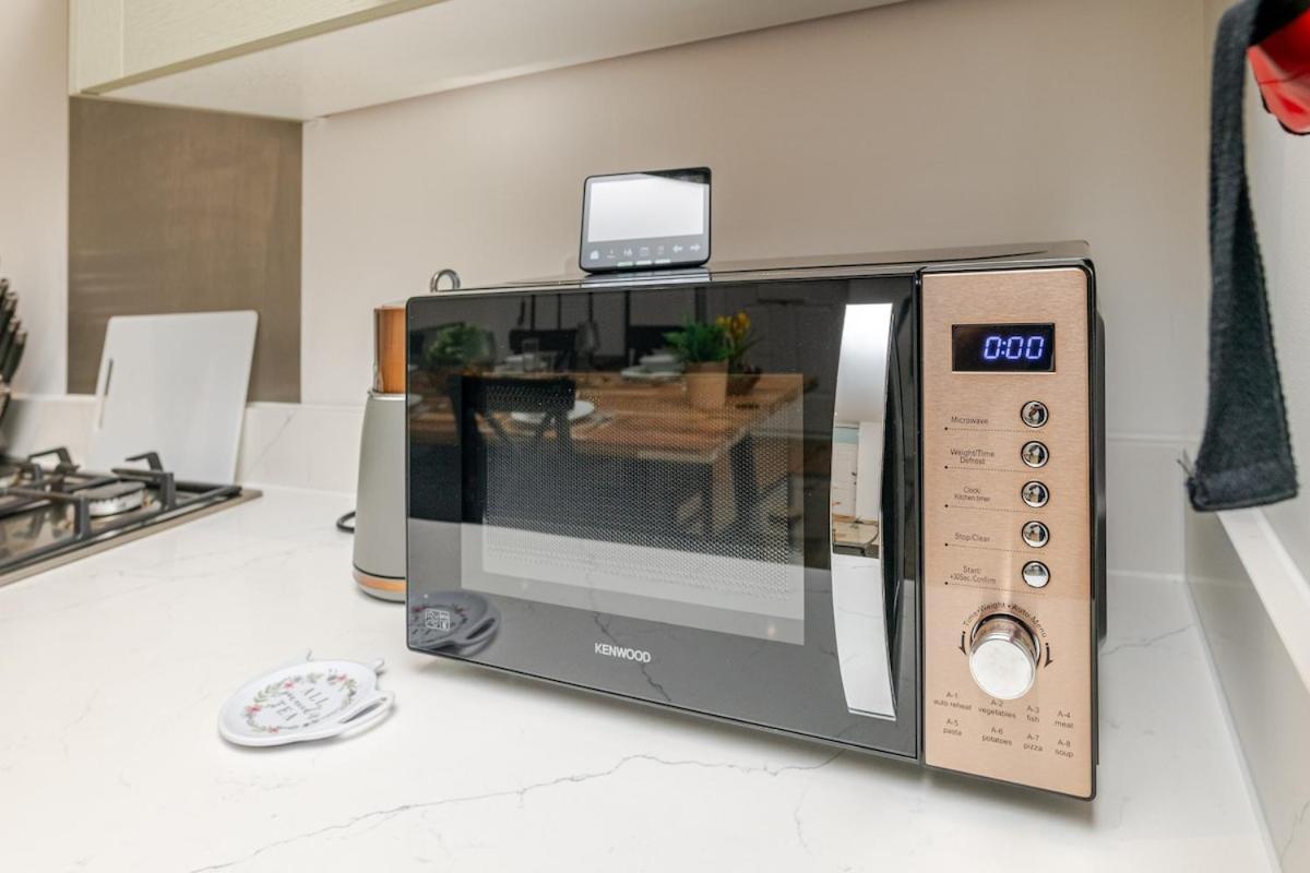 Brand New - Breeze Spacious 1-bedroom With Parking - Sleeps 4 Ppl- Internet Борнмут