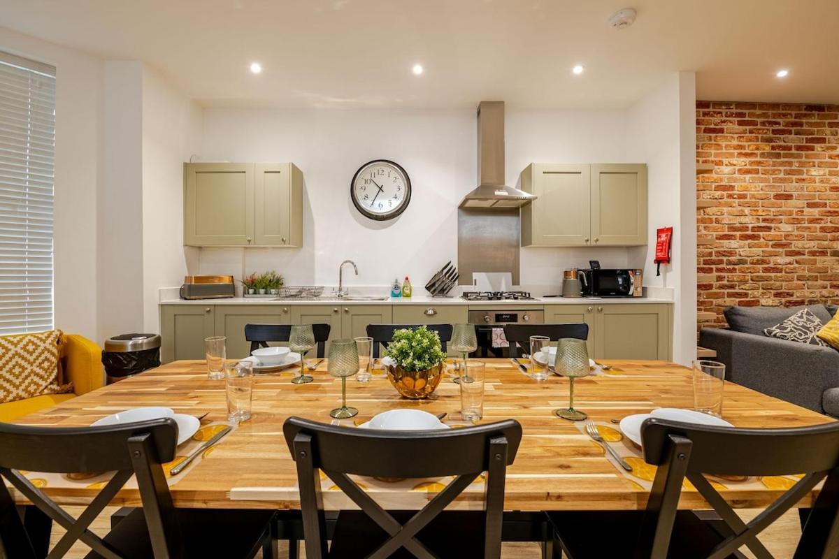 Brand New - Breeze Spacious 1-bedroom With Parking - Sleeps 4 Ppl- Internet * Борнмут